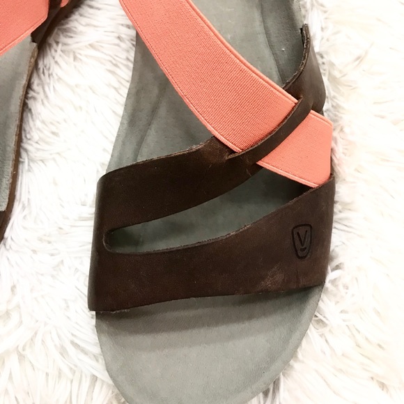 Beautiful Keen Sandals - Picture 3 of 6